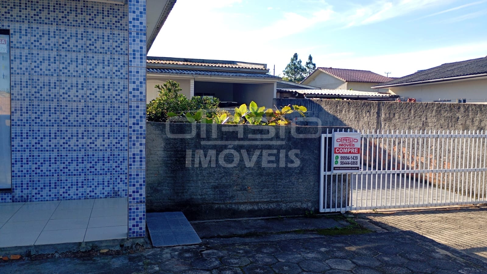 CASA COM SALA COMERCIAL LAGOA DOS ESTEVES