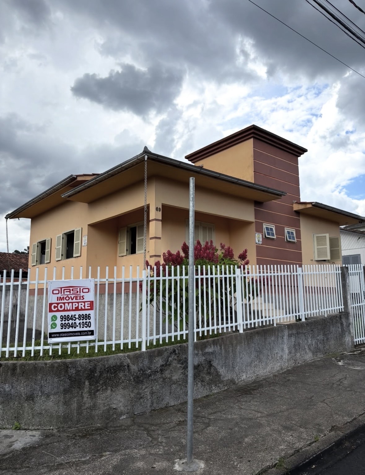 Casa próxima à praça da chaminé