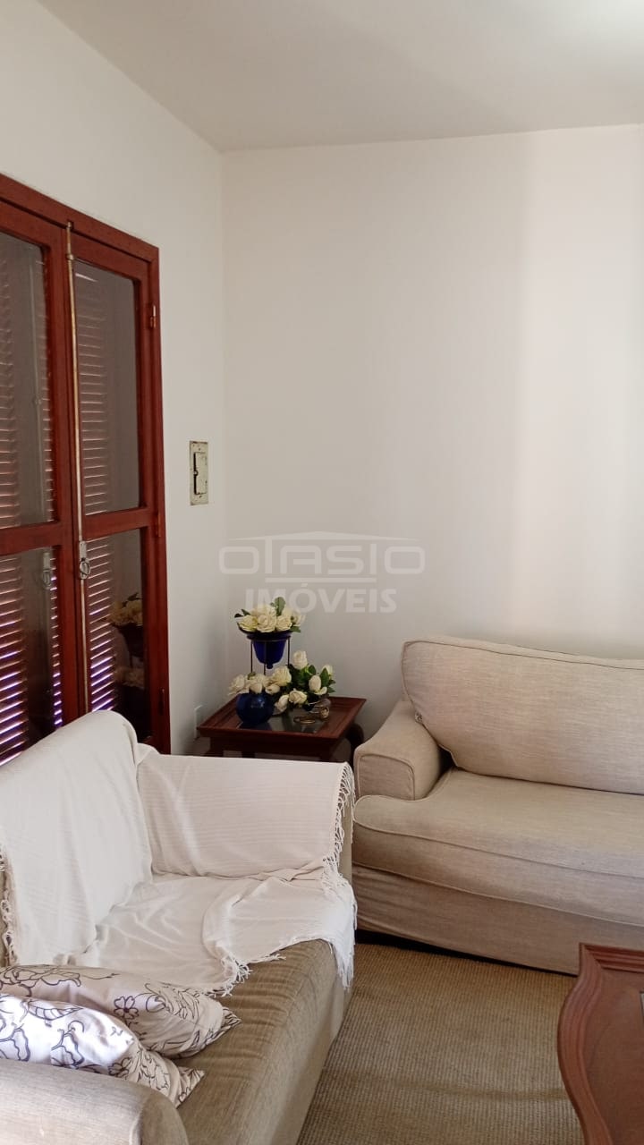 Casa de 2 pavimentos no centro