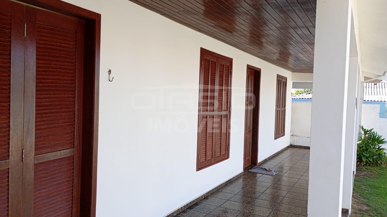 Casa de 2 pavimentos no centro