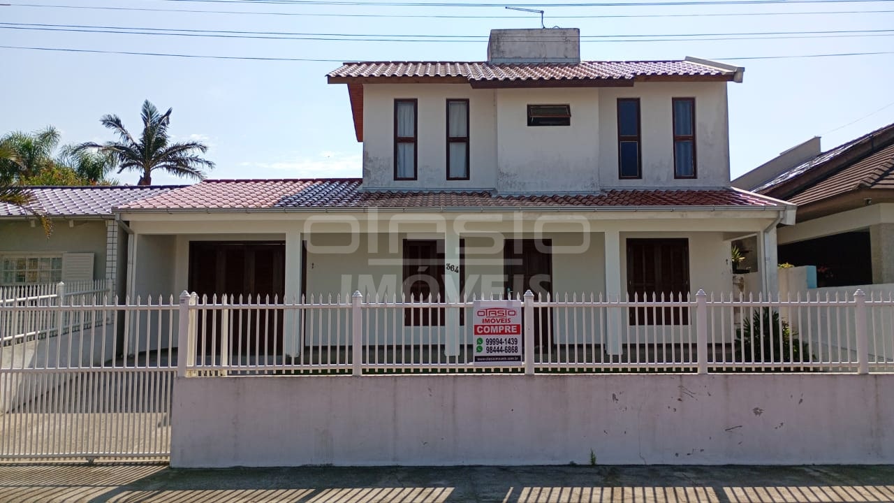 Casa de 2 pavimentos no centro